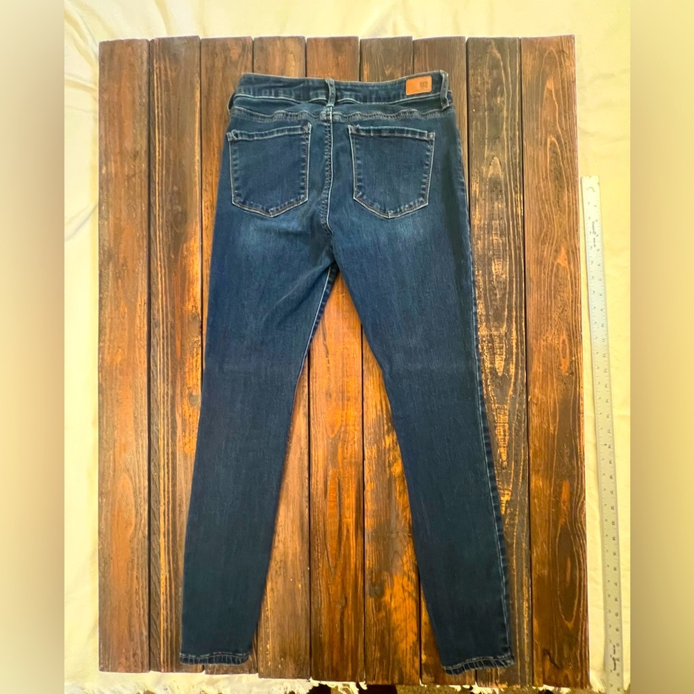 Women’s RSQ Jeans Size: 7/28 Mid rise Jeggings. Excellent Condition